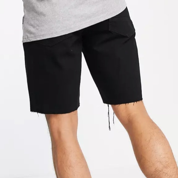 ASOS DESIGN Mens NWT slim denim shorts in black with raw hem 28” Waist - Picture 3 of 10